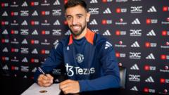 Fernandes signs new Man Utd contract until June 2027