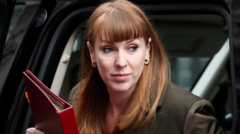 Rayner urges MPs not to 'blink or buckle' on employment rights