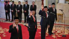 Jokowi reshuffle kabinet: Tiga menteri baru dilantik, dua 'menteri PDI Perjuangan' dicopot - Siapa saja mereka?