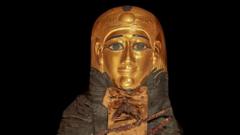 The death mask of the "golden boy"