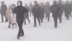 На акцию протеста в -50°С в Якутске вышли десятки человек.