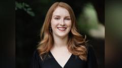 Lisa Dafydd: O'r côr lleol yn Rhuthun i arwain y canu yn Twickenham