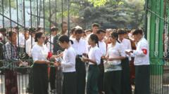 ငလျင်သင့် ကျောင်းသားတွေကို တက္ကသိုလ်ဝင်စာမေးပွဲ ပြန်‌ဖြေခိုင်းတာတကယ့်အဖြေလား