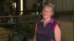 'Ofnus' ar ôl i ladron dargedu fferm ddwywaith mewn dau ddiwrnod