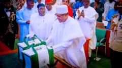 Bá Ààrẹ Buhari ṣe ń gbé àbá ìsúná 2023 kalẹ̀