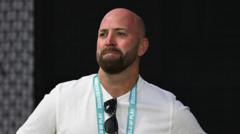 Prior and Mushtaq call for Sussex board to resign