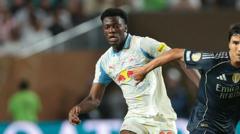 Joan Gadou playing for RB Salzberg against Real Madrid in the Club World Cup