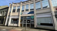 Canolfan Gymraeg Caerfyrddin, Yr Atom, ar werth am £350,000