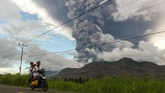 Gunung Lewotobi Laki-Laki di NTT kembali erupsi, muntahkan abu setinggi lima kilometer