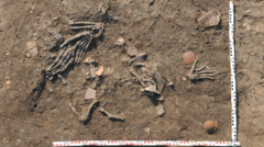 หลุมฝังมือที่ถูกตัดของชายหญิงอย่างน้อย 12 คน จากยุคราชอาณาจักรใหม่ราว 3,600 ปีก่อน           