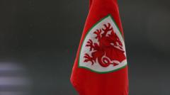 Galw am gydraddoldeb a thîm pêl-droed dan-23 i ferched Cymru