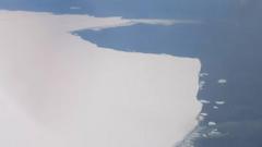 Фотография айсберга с самолета