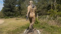 Yoxman sculptor installs work in WW2 crater theatre