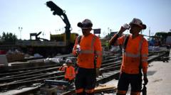 WHO warns of risks of extreme heat in the workplace