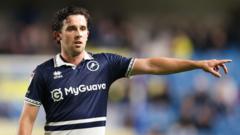 Blackpool sign Honeyman and Ennis