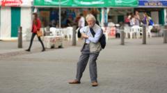 Mae rhai pobl yn llwyddo i dwyllo disgyrchiant ar faes y Brifwyl