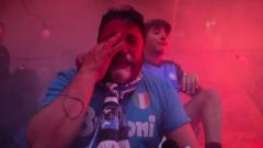Diego Armando Maradona Stadyumu’nda ağlayan bir taraftar