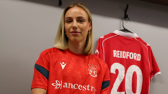 Wrexham bring ex-Man Utd youth skipper Reidford back to Wales
