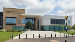 Dwy ysgol yng Nghaerdydd ar gau wedi adroddiad i'r heddlu