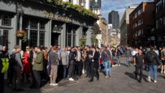Avoid alcohol in heatwave, says ambulance service