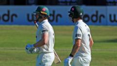 Waite drags Worcs back into contest against Essex