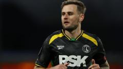 Bradford sign Charlton defender Gillesphey