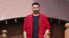 Jilaaga iyo xildhibaanka BJP Sunny Deol ayaa maalmahan dood dhaliyay. 