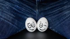 Man wit eggs