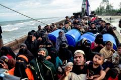 Puluhan pengungsi Rohingya direlokasi ke penampungan di Aceh Timur setelah terkatung-katung di laut - Apa yang sejauh ini diketahui?