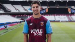 West Ham sign winger Solomon from Tottenham