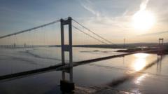 M48 Severn Bridge closed due to strong winds