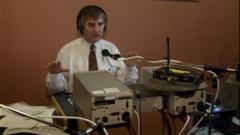 Sulwyn Thomas: Ei yrfa mewn lluniau