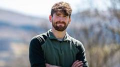 'Hel mynydd' ar ucheldiroedd ffermydd Cymru