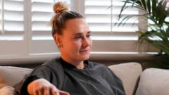 Meg Jones: Nadolig chwerw felys i'r seren rygbi ar ôl colli ei rhieni