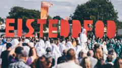 Cyfle i eisteddfodwyr 'ddweud eu dweud' ar ddyfodol y Brifwyl