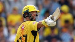 يلعب "داكيت" و"أمير" دور البطولة بينما تودع "روكتس" فريق "Sunrisers".