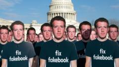 Суратда: Фейсбукда миллионлаб фейк аккаунтлар фаол бўлиб қолаётганига қарши Вашингтонда ўтказилган намойиш"