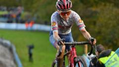 Watch: Cyclo-cross World Championship - GB's Kay in women's elite race