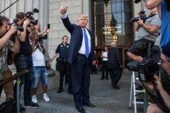 Trump chegando para servir como jurado na cidade de Nova York em 2015