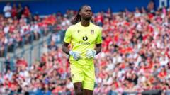 Charlton sign Wrexham keeper Okonkwo on loan