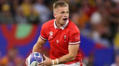 Gloucester fly-half Anscombe hopes for Wales call