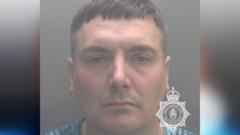 Carcharu dyn o Wynedd am fod â gwerth dros £250,000 o gocên