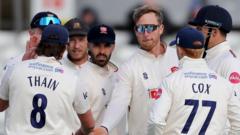 Essex pace bowlers shine against Lancashire