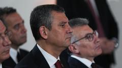 Özgür Özel, Sırrı Süreyya Önder'in cenaze töreni sonrası saldırıya uğradı