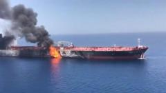 တိုက်ခိုက်ခံခဲ့ရတဲ့ ရေနံတင် သင်္ဘောတစင်းကို အမေရိကန်ရေတပ်ပြသ