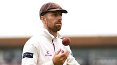 Leach signs new Somerset deal until 2028