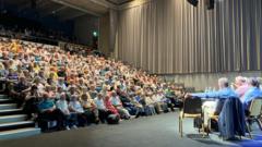 Pryderon am gynlluniau i gau unedau strôc