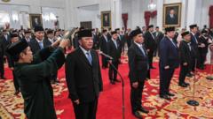 Prabowo melantik jajaran menteri Kabinet Merah Putih di Istana - Kabinet tergemuk sejak Orde Baru hingga Reformasi