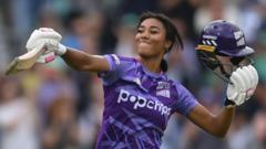 Perrin hits record 101 as Superchargers make final