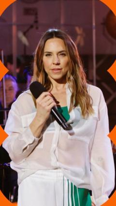 Mel C sings the Spice Girls classic 2 Become 1